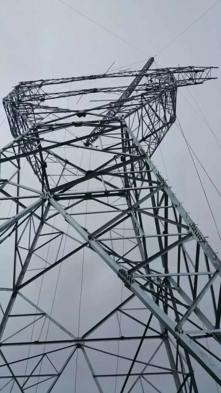 Blog perusahaan terbaru tentang Untuk proyek pendirian menara, alat dan perlengkapan apa saja yang wajib ada?