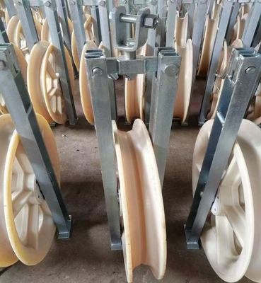 Beli Durable 1040mm Wheel Nylon Stringing Pulley Block with Galvanized Surface for Power Line Construction online manufacture