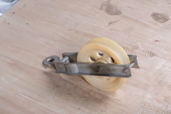 Beli Hooke Type Cable Roller Stringing Pulley with 15KN Rated Load 200*60 Nylon Wheel for Overhead Cable Pulling online manufacture