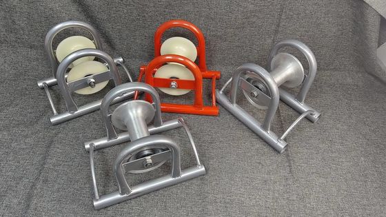 Garis lurus kabel jembatan udara listrik menarik Roller Laying