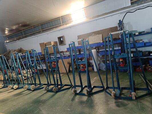 5 Ton Hydraulic Cable Drum Jack Stand dengan frame baja yang kuat dan desain tinggi yang dapat disesuaikan untuk mengangkat kabel kabel kabel listrik berat